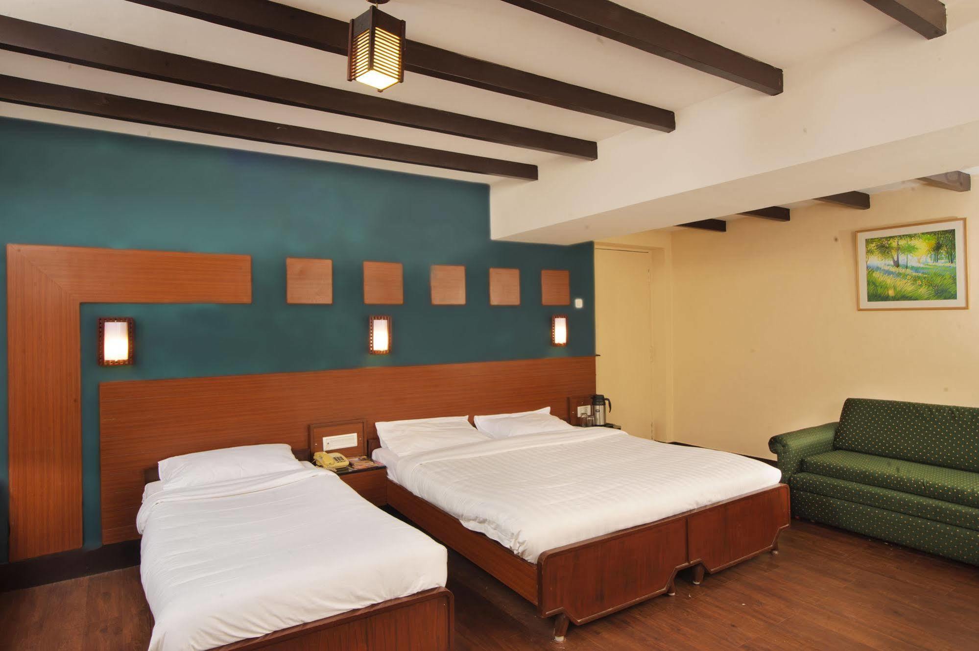 Hotel Jai Kodaikanal Exteriör bild