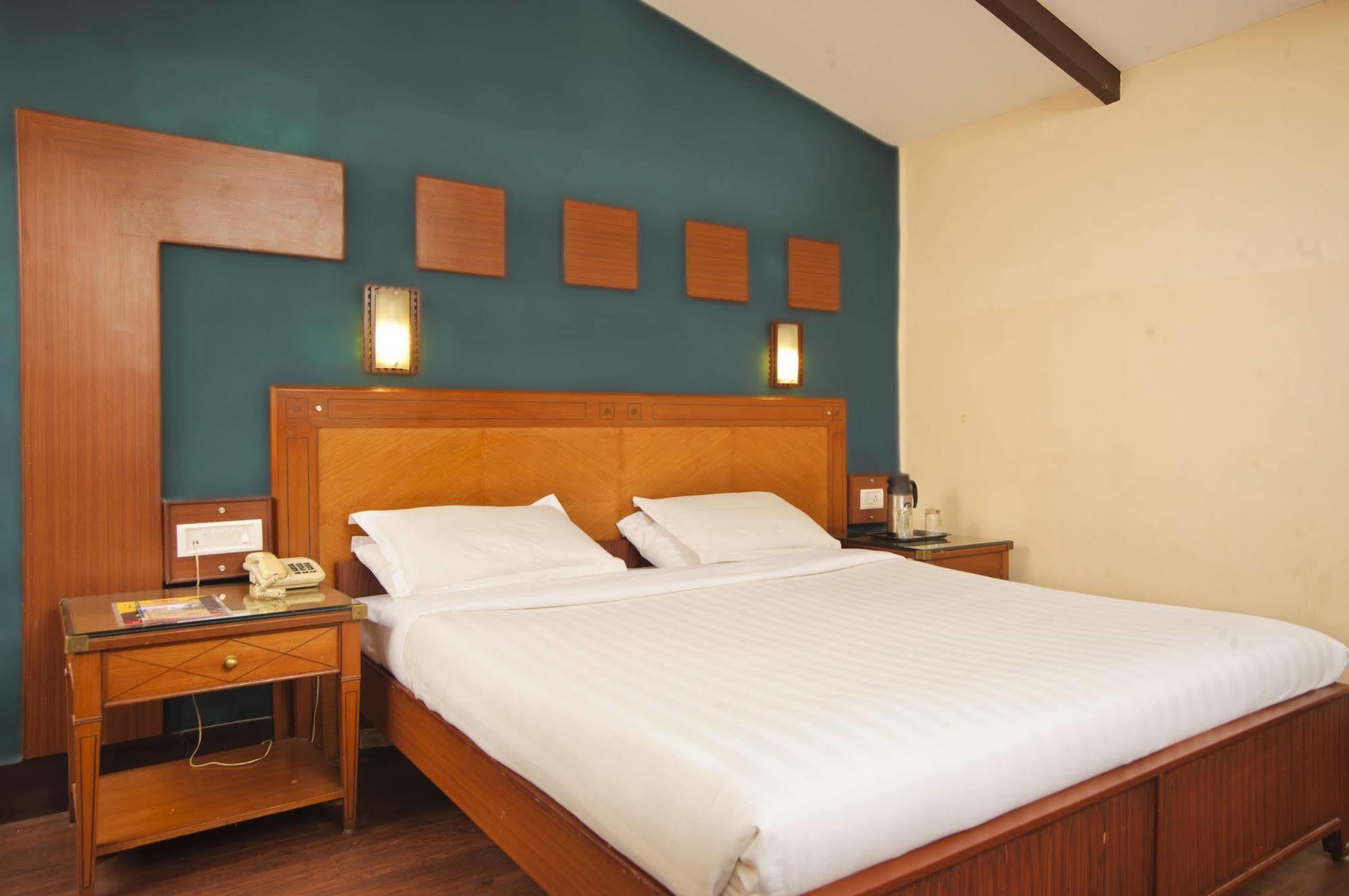 Hotel Jai Kodaikanal Exteriör bild